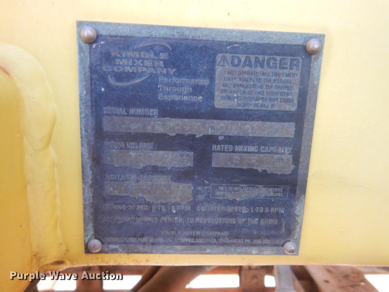 image for item GA9032 2005 International 7400  ready mix truck