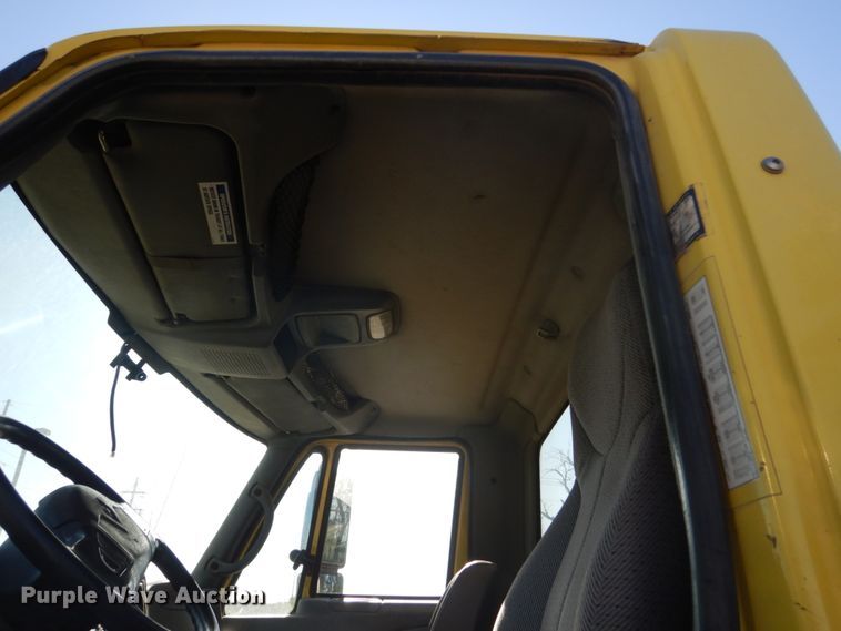 image for item GA9032 2005 International 7400  ready mix truck