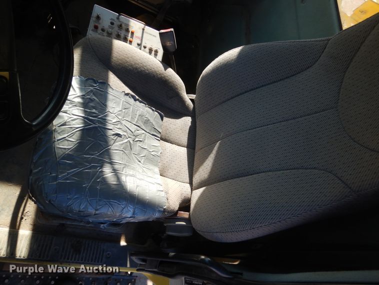 image for item GA9032 2005 International 7400  ready mix truck