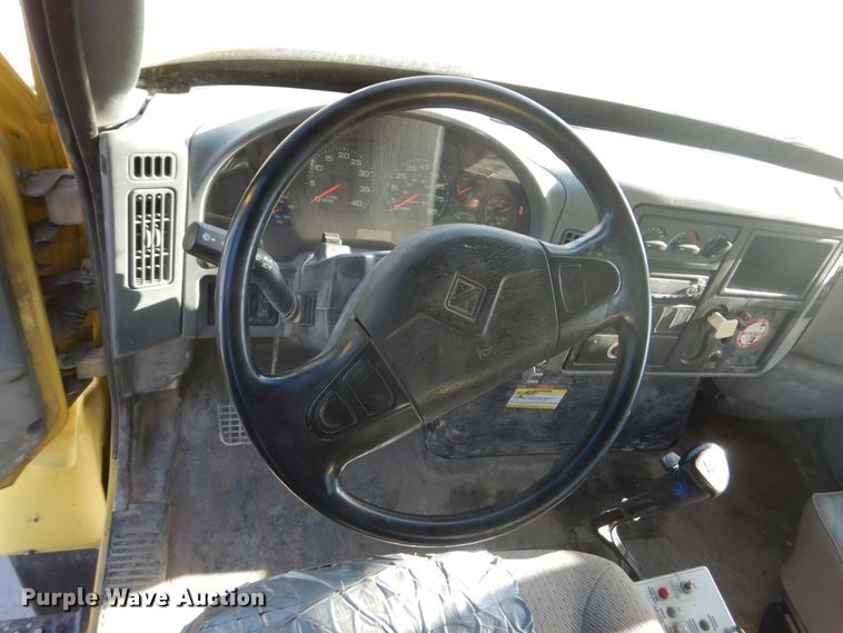 image for item GA9032 2005 International 7400  ready mix truck