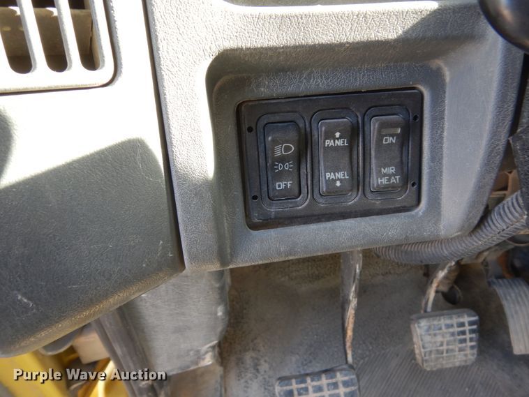 image for item GA9032 2005 International 7400  ready mix truck