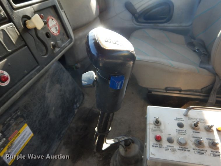 image for item GA9032 2005 International 7400  ready mix truck