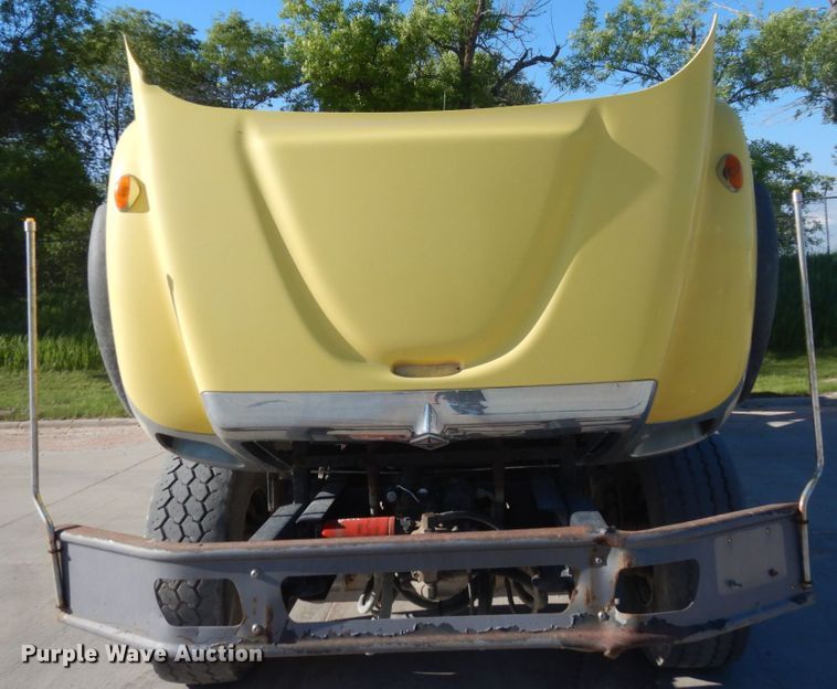 image for item GA9032 2005 International 7400  ready mix truck