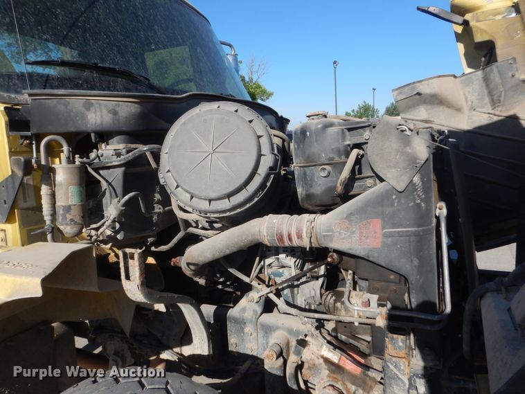 image for item GA9032 2005 International 7400  ready mix truck