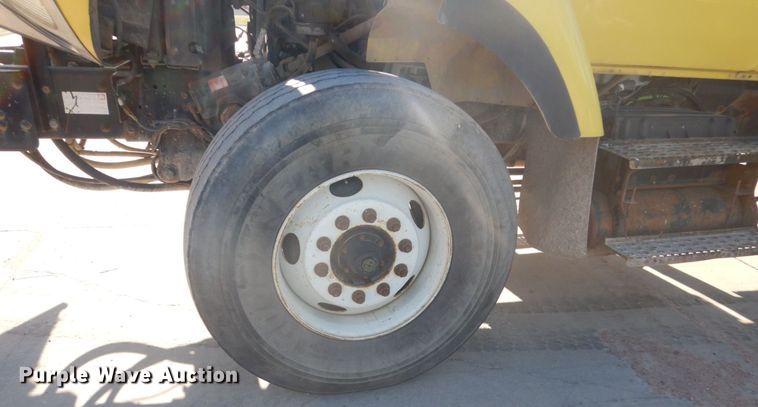 image for item GA9032 2005 International 7400  ready mix truck