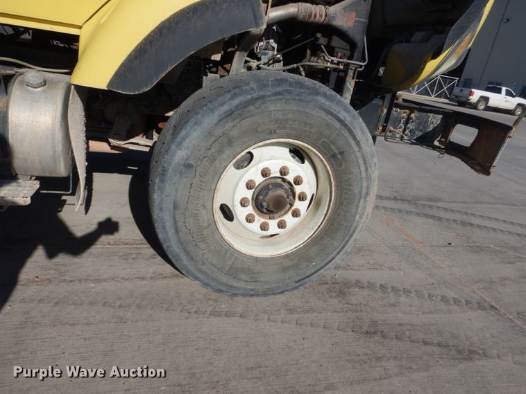 image for item GA9032 2005 International 7400  ready mix truck