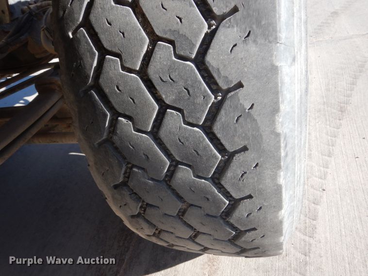 image for item GA9032 2005 International 7400  ready mix truck