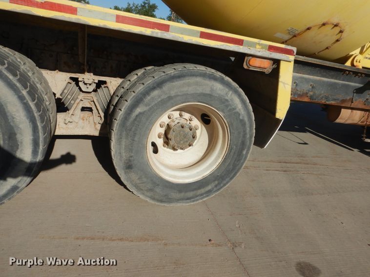 image for item GA9032 2005 International 7400  ready mix truck