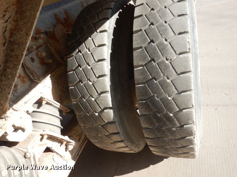 image for item GA9032 2005 International 7400  ready mix truck