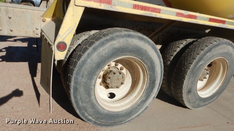 image for item GA9032 2005 International 7400  ready mix truck