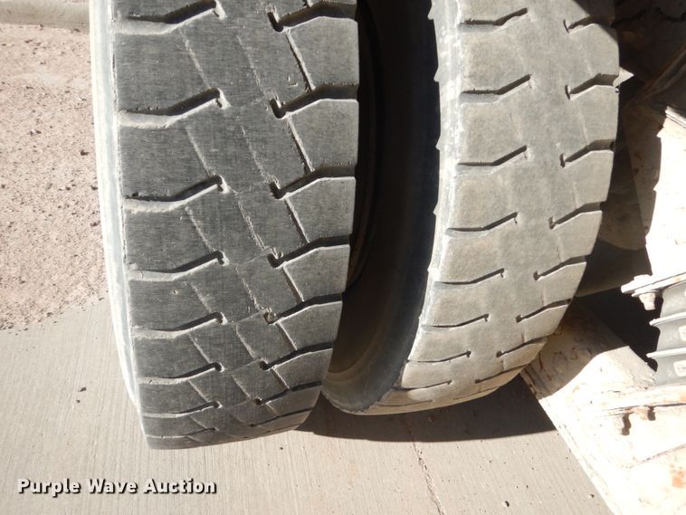 image for item GA9032 2005 International 7400  ready mix truck