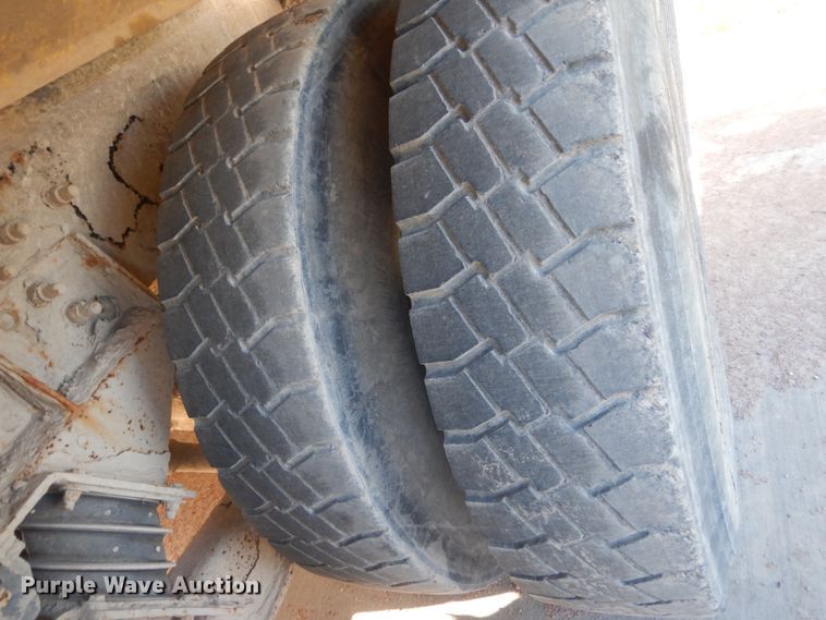 image for item GA9032 2005 International 7400  ready mix truck