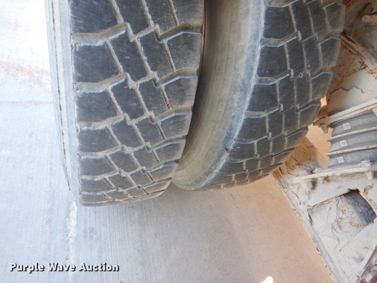 image for item GA9032 2005 International 7400  ready mix truck