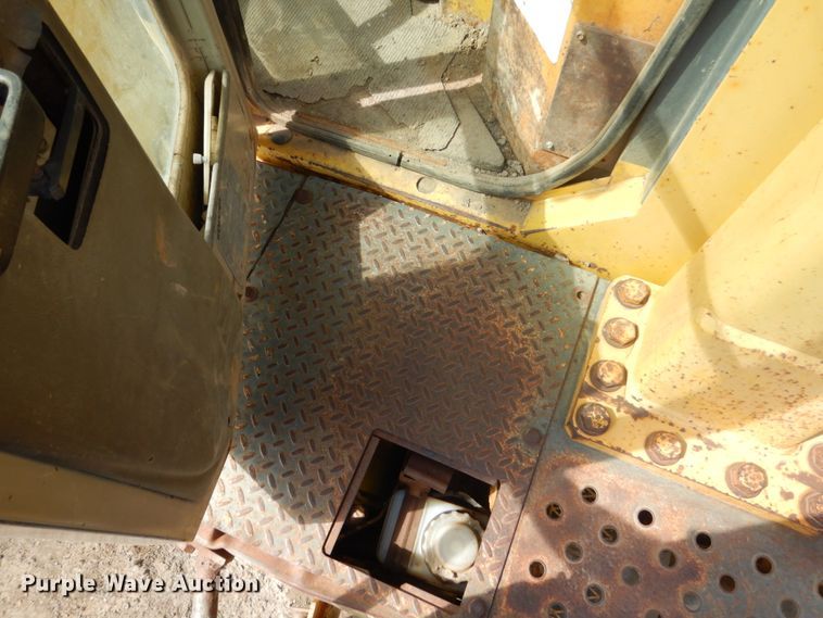 image for item GA9037 1997 Komatsu WA500-1LE  wheel loader