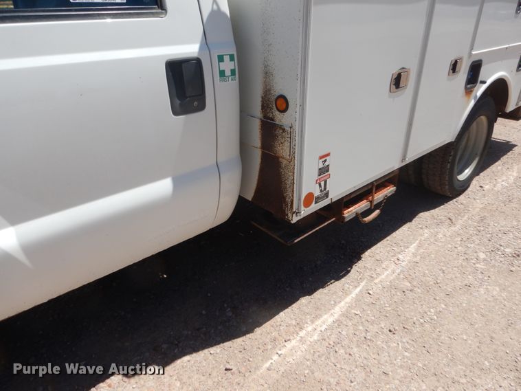 image for item GA9040 2011 Ford F550 Super Duty  bucket truck