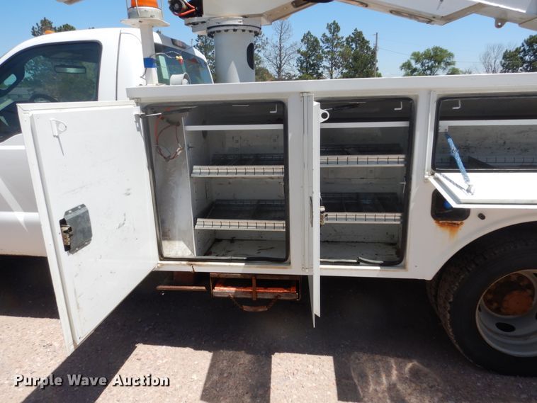 image for item GA9040 2011 Ford F550 Super Duty  bucket truck