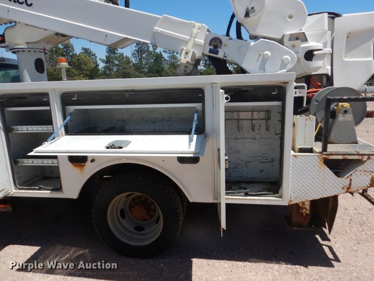 image for item GA9040 2011 Ford F550 Super Duty  bucket truck