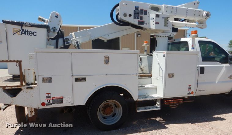 image for item GA9040 2011 Ford F550 Super Duty  bucket truck