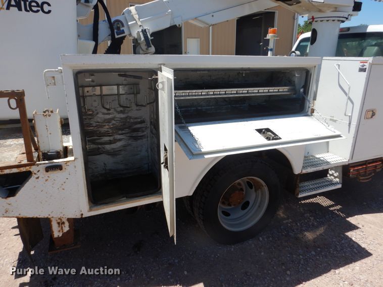 image for item GA9040 2011 Ford F550 Super Duty  bucket truck