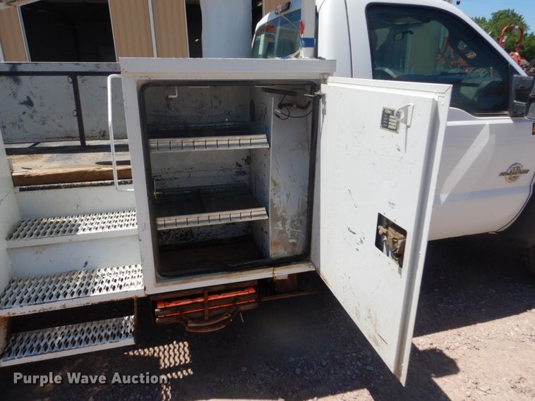 image for item GA9040 2011 Ford F550 Super Duty  bucket truck