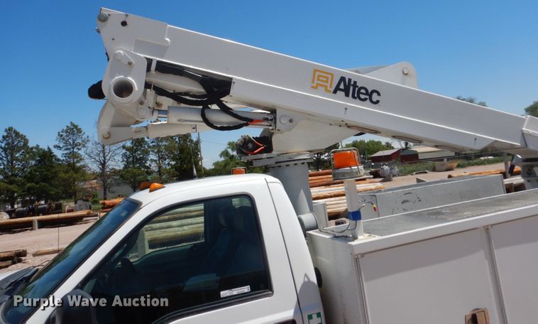 image for item GA9040 2011 Ford F550 Super Duty  bucket truck