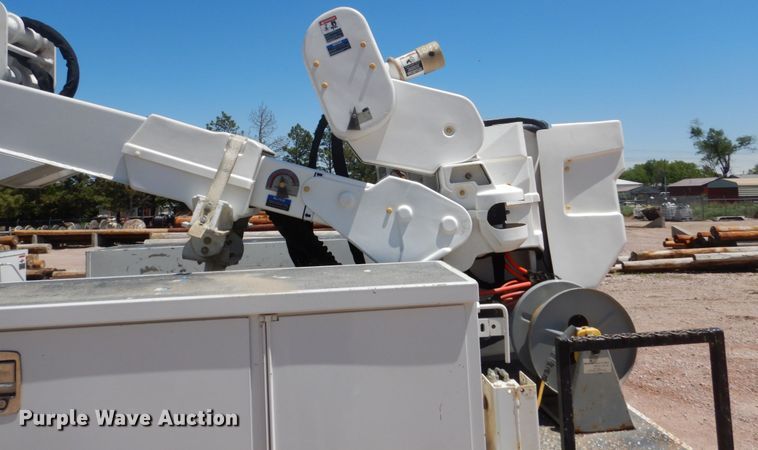 image for item GA9040 2011 Ford F550 Super Duty  bucket truck