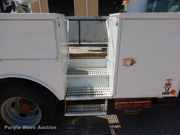 image for item GA9040 2011 Ford F550 Super Duty  bucket truck