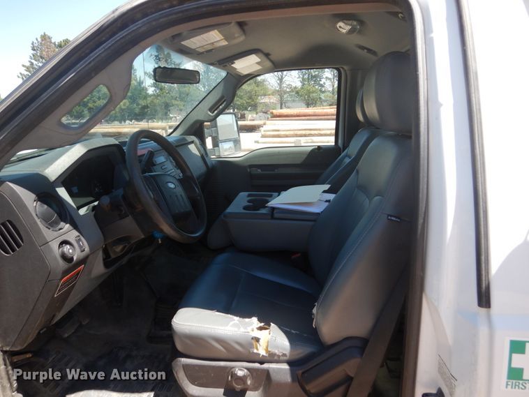 image for item GA9040 2011 Ford F550 Super Duty  bucket truck