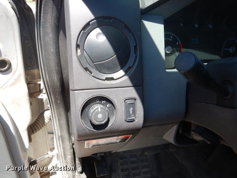 image for item GA9040 2011 Ford F550 Super Duty  bucket truck