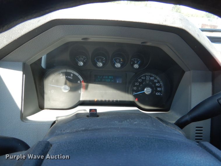 image for item GA9040 2011 Ford F550 Super Duty  bucket truck