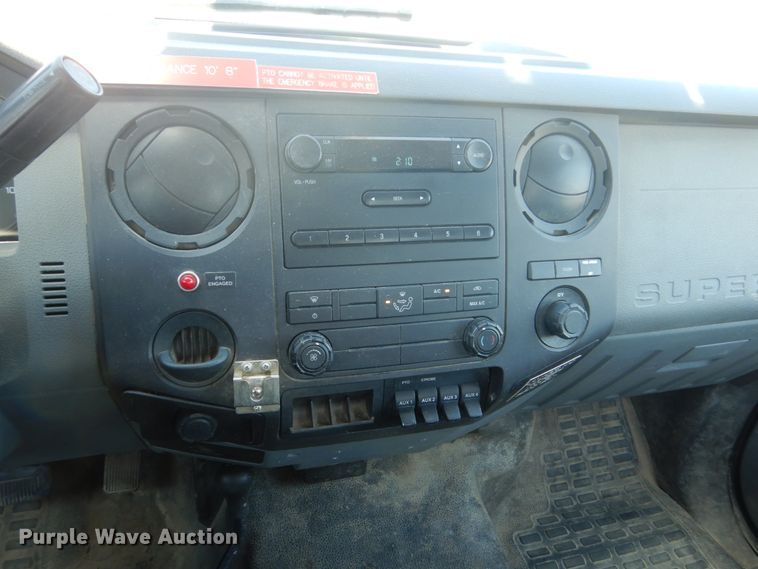 image for item GA9040 2011 Ford F550 Super Duty  bucket truck