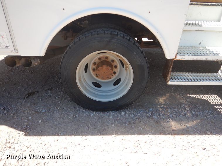 image for item GA9040 2011 Ford F550 Super Duty  bucket truck