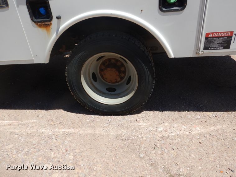 image for item GA9040 2011 Ford F550 Super Duty  bucket truck