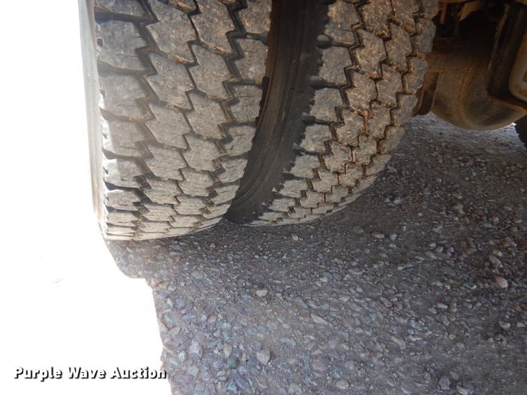 image for item GA9040 2011 Ford F550 Super Duty  bucket truck