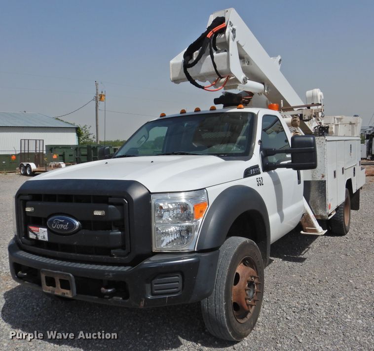 image for item GN9909 2016 Ford F550 Super Duty  bucket truck