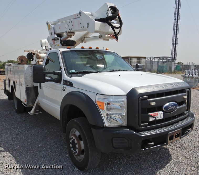 image for item GN9909 2016 Ford F550 Super Duty  bucket truck