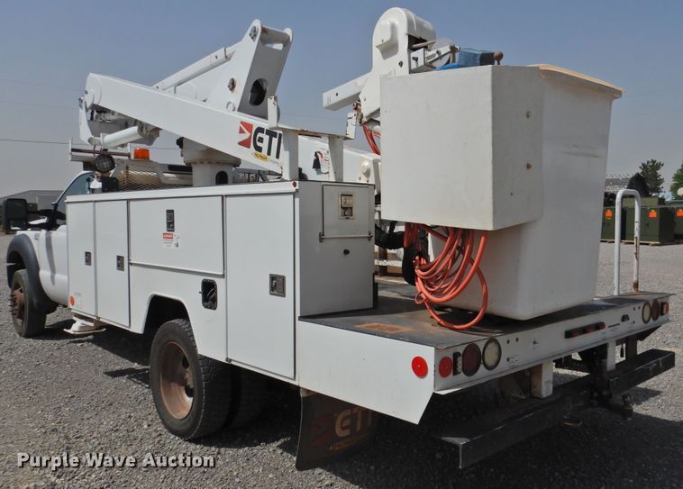 image for item GN9909 2016 Ford F550 Super Duty  bucket truck
