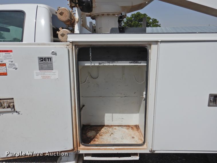 image for item GN9909 2016 Ford F550 Super Duty  bucket truck