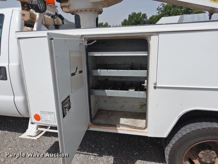 image for item GN9909 2016 Ford F550 Super Duty  bucket truck