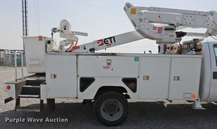 image for item GN9909 2016 Ford F550 Super Duty  bucket truck