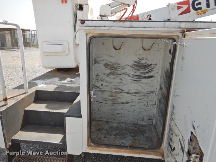 image for item GN9909 2016 Ford F550 Super Duty  bucket truck