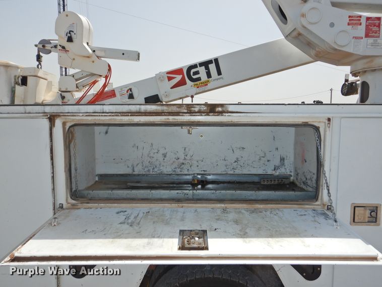 image for item GN9909 2016 Ford F550 Super Duty  bucket truck