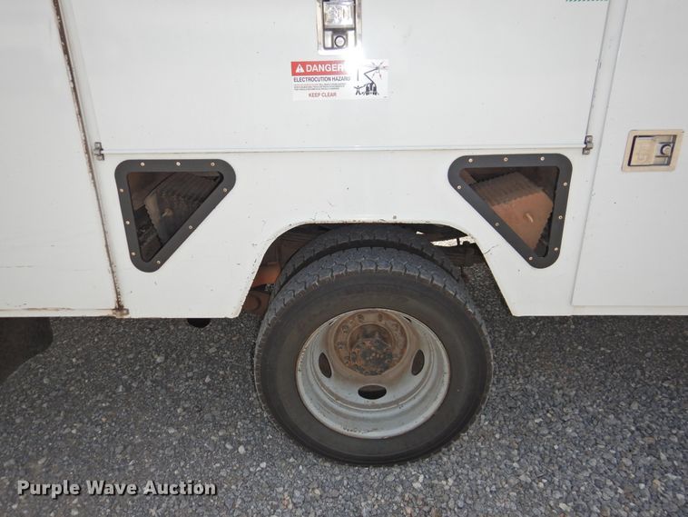 image for item GN9909 2016 Ford F550 Super Duty  bucket truck