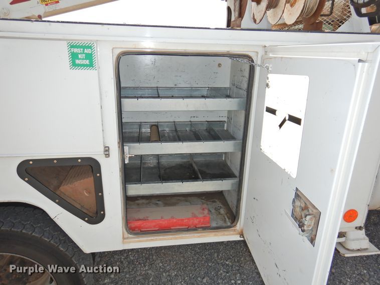 image for item GN9909 2016 Ford F550 Super Duty  bucket truck