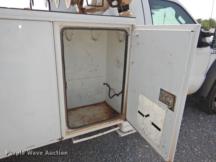 image for item GN9909 2016 Ford F550 Super Duty  bucket truck