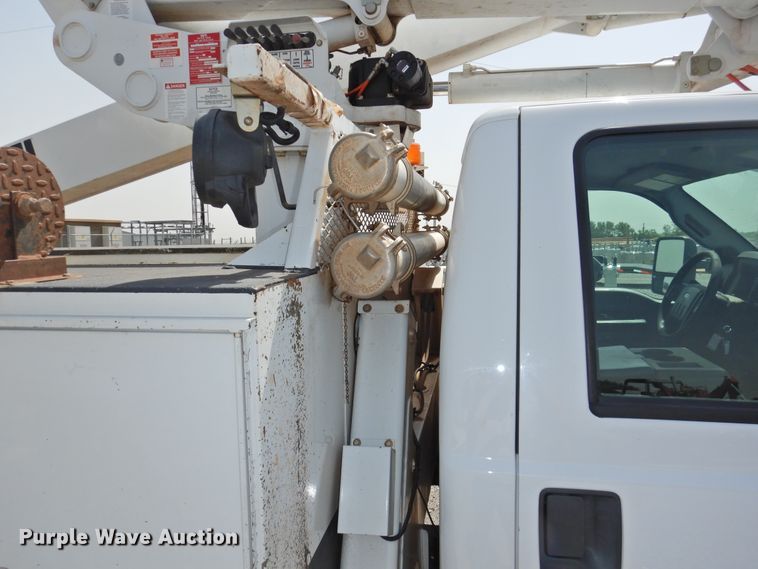 image for item GN9909 2016 Ford F550 Super Duty  bucket truck