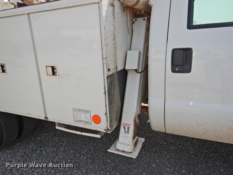 image for item GN9909 2016 Ford F550 Super Duty  bucket truck