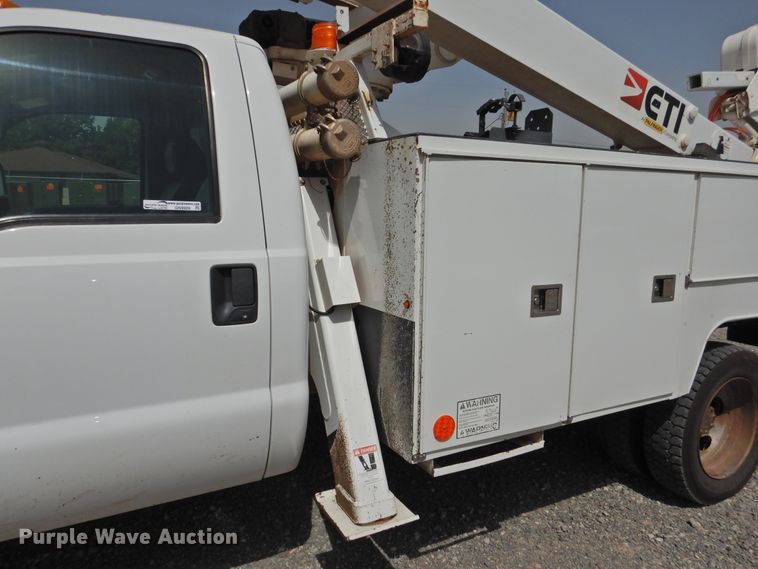 image for item GN9909 2016 Ford F550 Super Duty  bucket truck