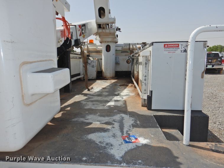 image for item GN9909 2016 Ford F550 Super Duty  bucket truck