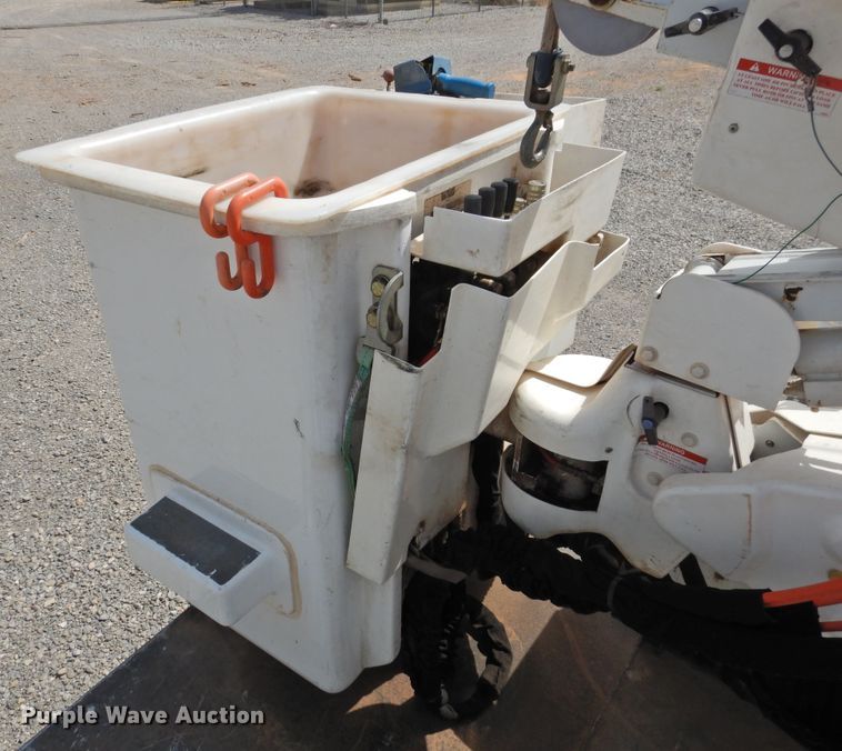 image for item GN9909 2016 Ford F550 Super Duty  bucket truck